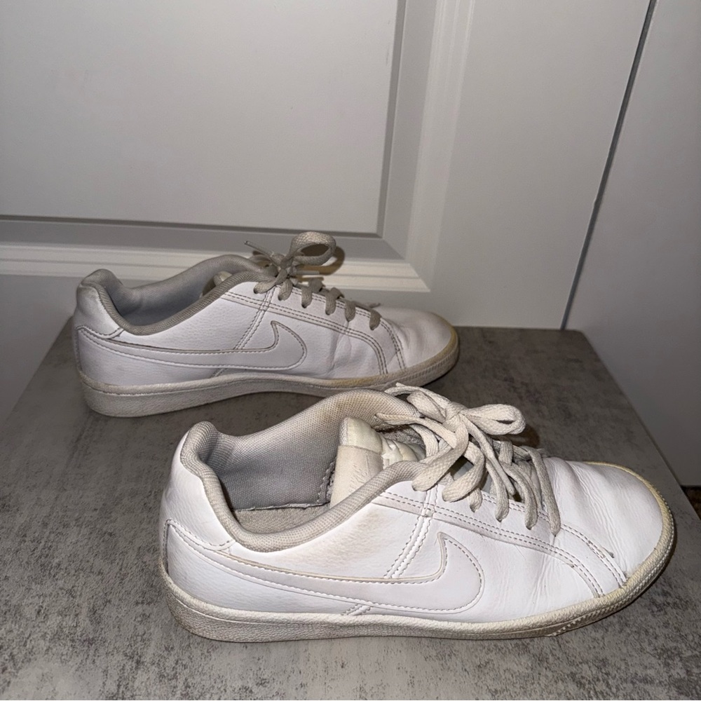 Used White Nike Size 4.5Y - Picture 2 of 7